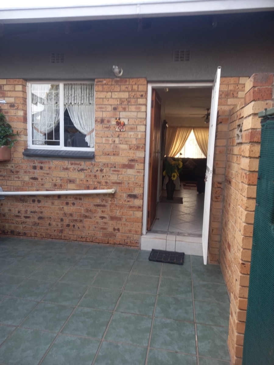 2 Bedroom Property for Sale in La Hoff North West